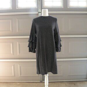 Le LIS_M_new_black and white stripes with ruffle long sleeves